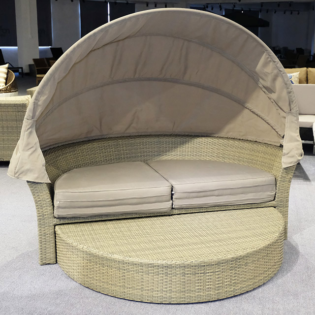 Birdies Factory Double Round with Canopy Rattan Day Outdoor Pool Beach Sun Bed