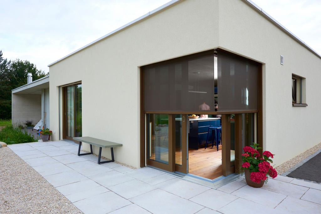 Outdoor Balcony Automatic Blackout Motorized Sunscreen Waterproof Roller Smart Blinds Custom