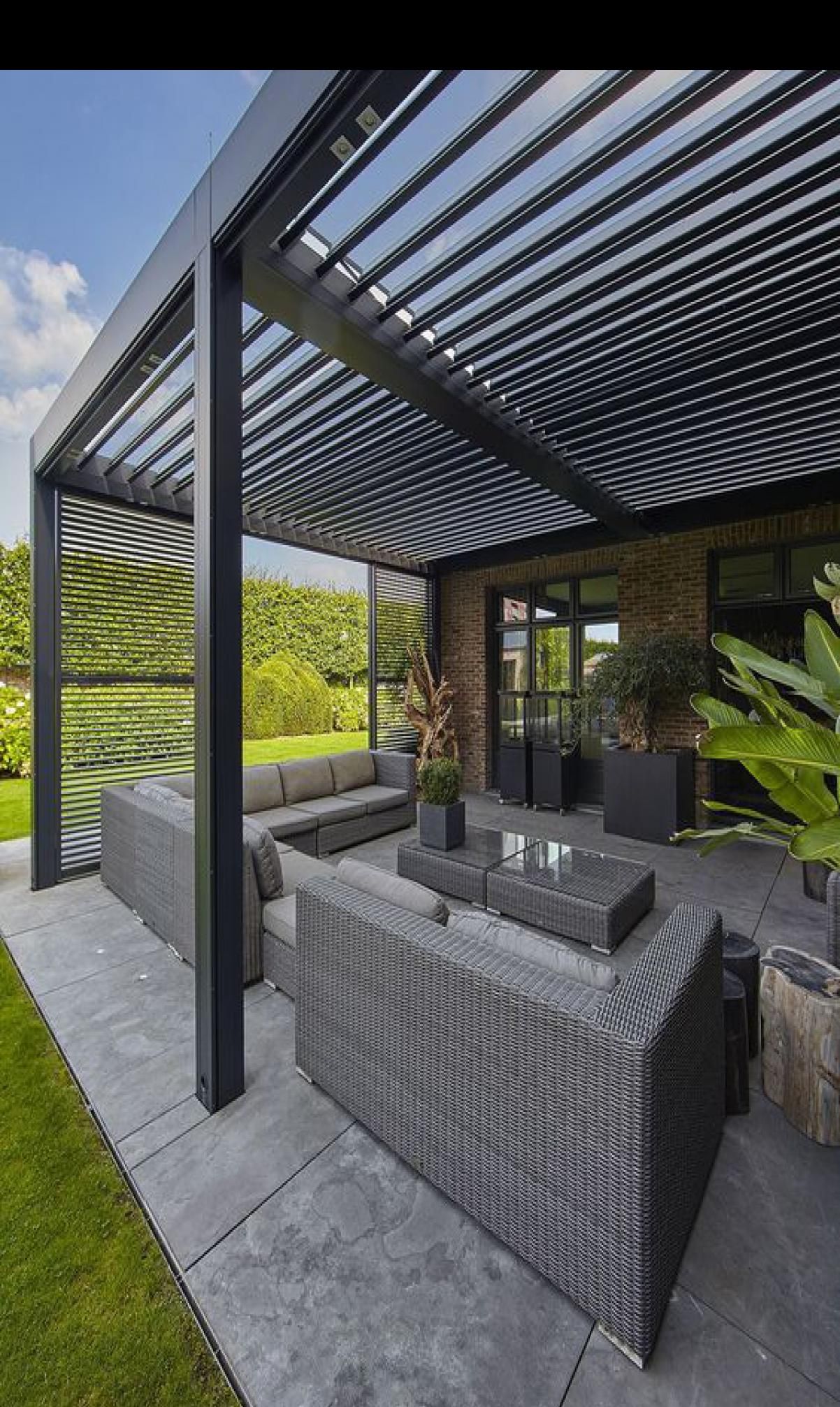 Outdoor Metal Motorized Electric Retractable Free Standing Wind Resistant Waterproof Aluminum Garden Awning