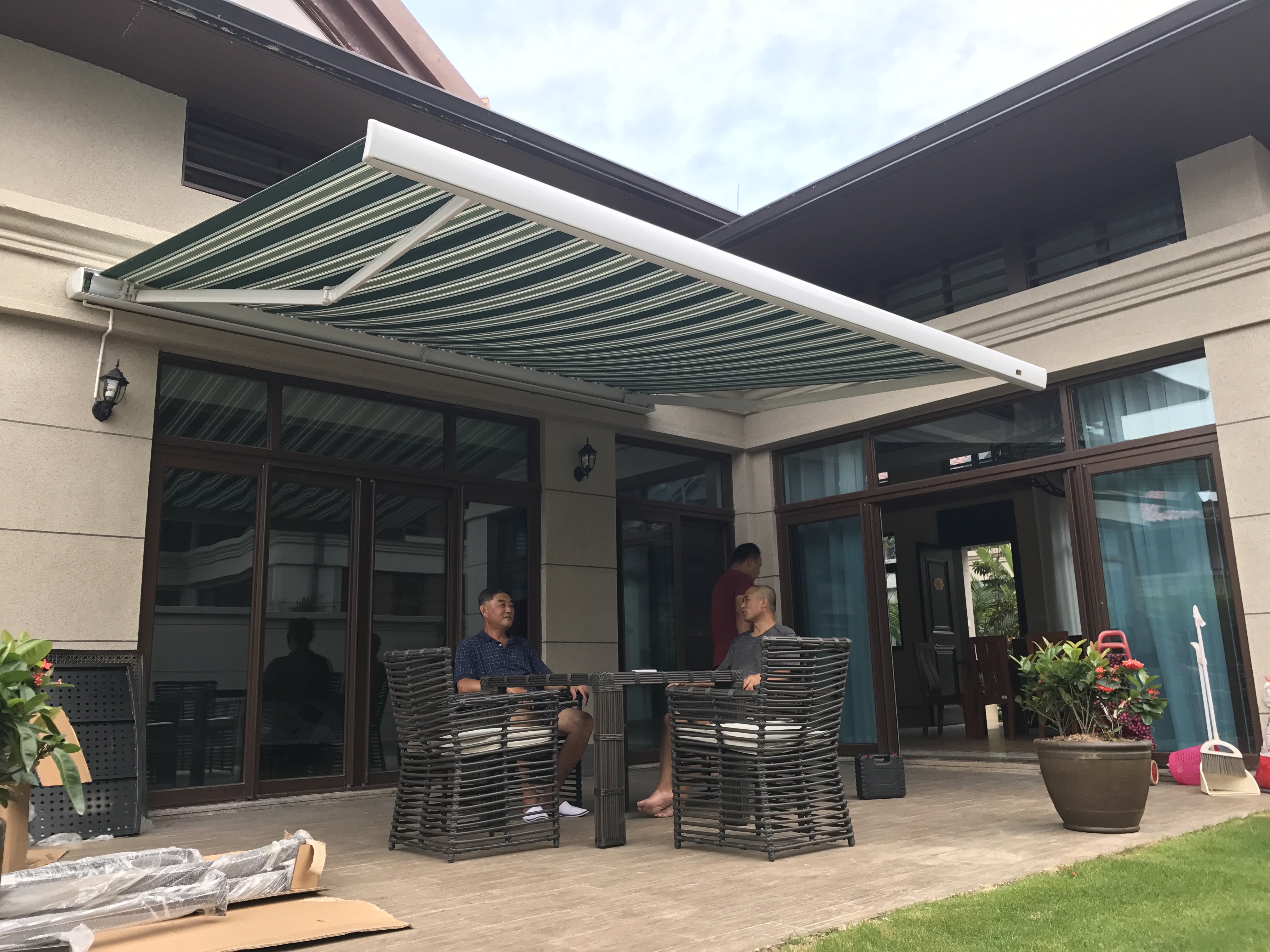 Outdoor Garden Patio Garage Metal Aluminum Waterproof Retractable Vertical Electric Awning