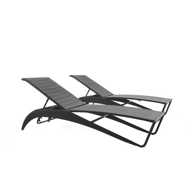 outdoor lounge chairs