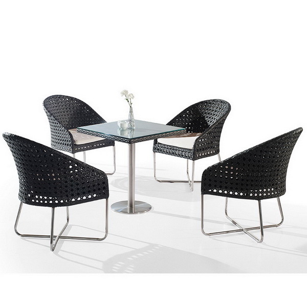 Coronal chairs are used as outdoor chairs patio dining sets