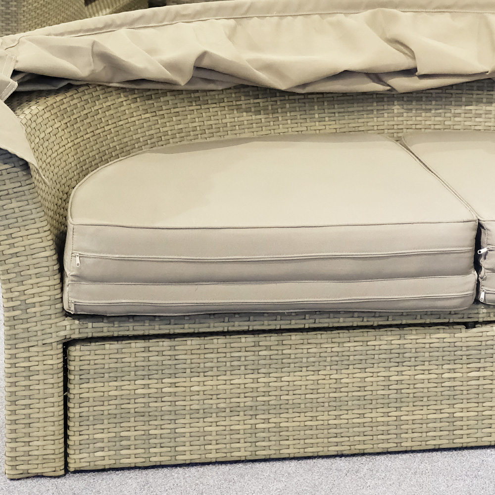 Outdoor Portable Folding Round Beach Sunbed